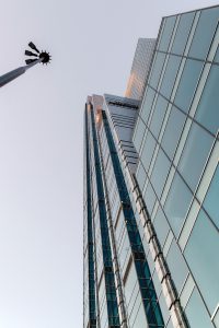 快看影视热播国产都市剧封面，现代都市背景，情感题材